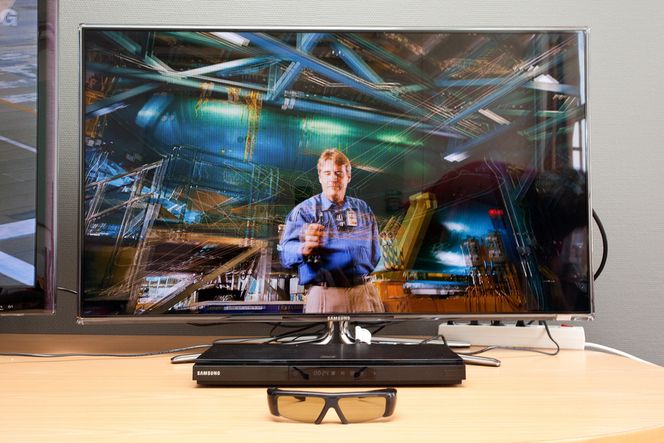 Samsungs 3D-løsning stenger glassene vekselvis for hvert øye.