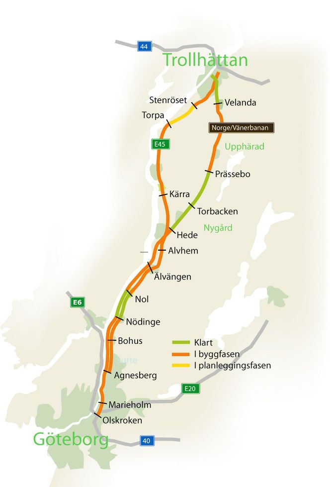 PÅ GOD VEI: Prosjektsjef for BanaVäg i Väst, Bo Larsson (t.h.), diskuterer fremdriften på E45 mellom Göteborg og Trollhättan med den norske anleggsingeniøren Jon Harald Rømteland.