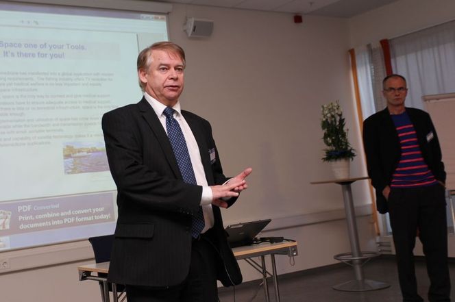 Seniorrådgiver Odd Gangås ved Norsk romsenter foredro på workshopen. (FOTO: Stein Jarle Olsen)