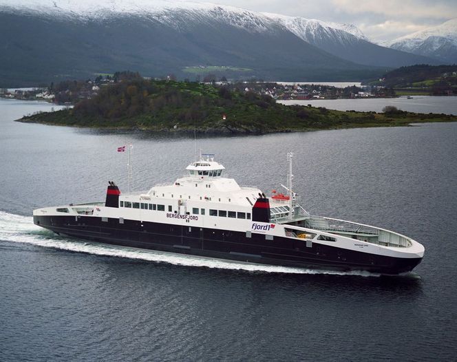 Utslippskrav: Veimyndighetenes krav til lave utslipp fra ferger, er med på å fremme vallg av gassmotorer. Det nyter Rols-Royce godt av. Bildet viser Bergensfjord. Motorene er utviklet og bygget i Bergen.