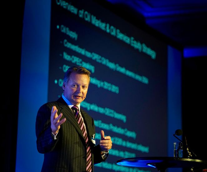 Innspill fra Wall Street SPÅR TOPP: Morgan Stanley-analytiker Ole Slorer tror det blir vanskelig for verden å få tak i nok olje. - Produksjonen utenfor OPEC har ikke økt det siste tiåret selv om man bruker mer penger, forklarer han. (FOTO: Bjørn Stuedal/NPF)