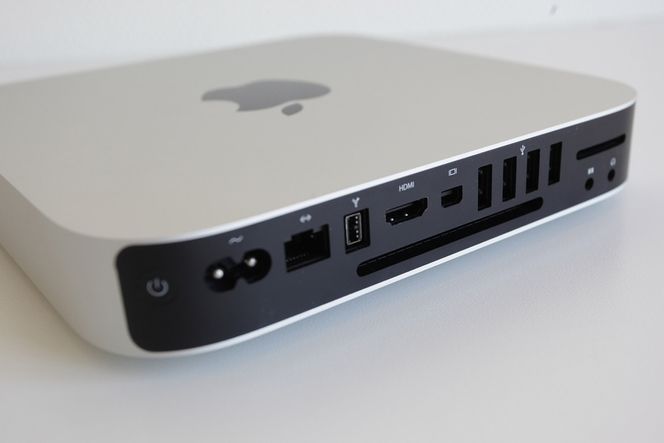 PORTER: Strømkabel, nettverk, Firewire, HDMI, MiniDisplayPort, fire USB-porter, hodetelefoner (som også støtter optisk overføring, for eksempel til forsterker), mikrofon og minnekortleser.