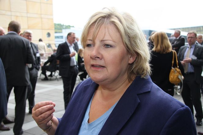 Tror ikke på tidsplanen SKEPTISK: Høyre-leder Erna Solberg frykter at Mongstad-prosjektet kun blir en symbolhandling uten resultater.