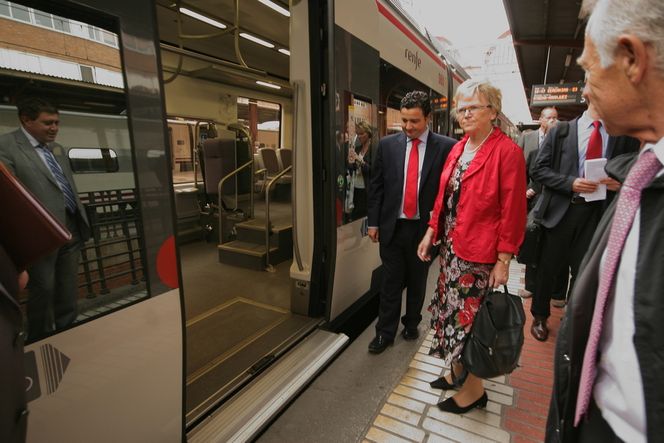 Samferdselsministeren synes besøket på Talgofabrikken var svært interessant. FOTO: Tormod Eitrheim