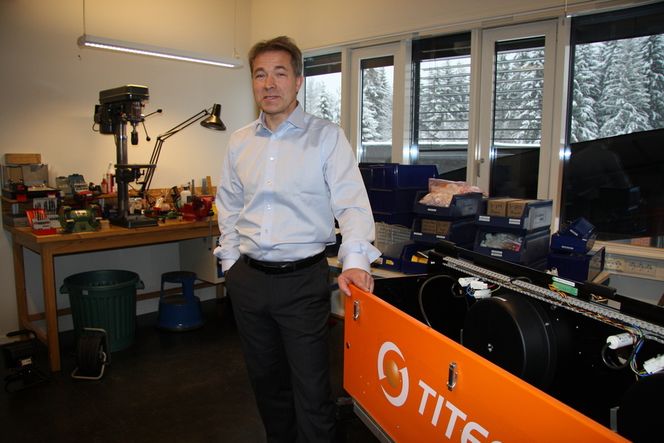 NORSK TEKNOLOGI: &amp;iquest; Nå gjenåpner man stengte gruver fordi teknologien gjør det mulig å sortere ut mer av ettertraktede stoffer, sier direktør Rune E. Marthinussen i Titech. Selskapet utvikler og produserer maskiner for å sortere søppel fra hverandre og gjør det stort i Europa. Nå ser de mot Asia.