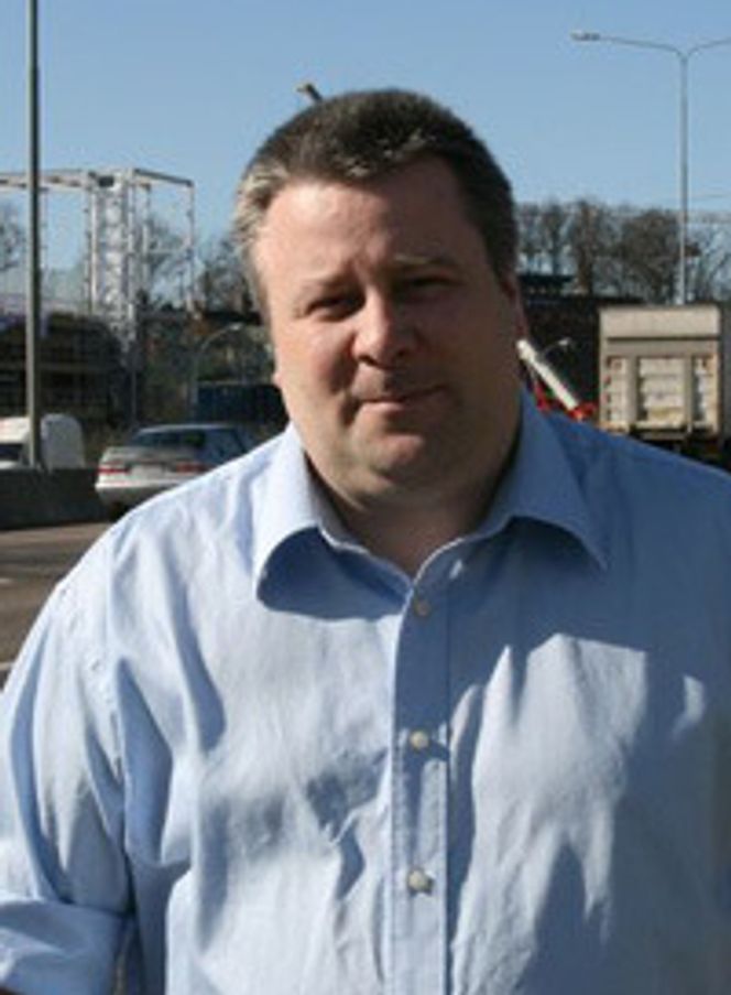 SKEPTISK: Bård Hoksrud mener regjeringens veisatsing er en ren bløff.