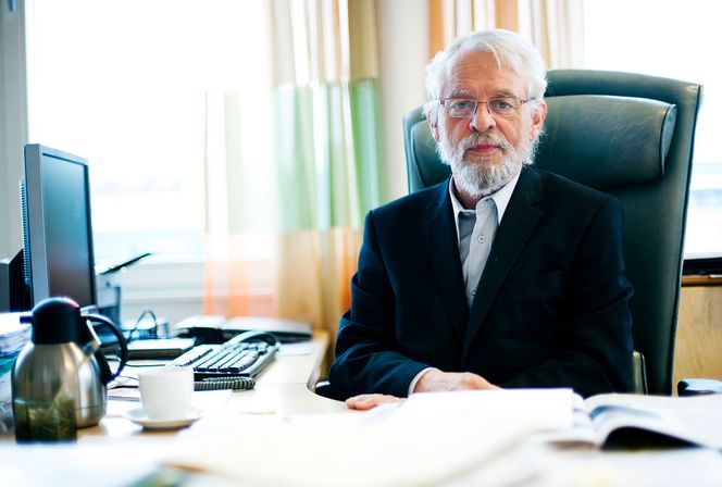 I media Riksrevisor Jørgen Kosmo tar selvkritikk for at han ble forbannet i Stortingspensjons-saken. FOTO: Ståle Andersen.