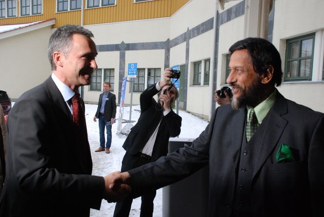 – Kvoter er det beste Statsminister Jens Stoltenberg og lederen for FNs klimapanel, Rajendra Pachauri, under dagens Zero-konferanse på Gardermoen.