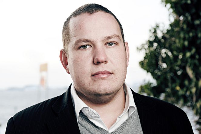 Kaldt og sikkert KJØPEREN: Ordfører Ommund Vareberg og Rennesøy Kommune har kjøpt et anlegg som skal sikre regional utvikling. &amp;iquest; Spillvarmen fra dataanlegget vil bli brukt, vi hjelper leverandørindustrien her ute, og det blir en god del faste arbeidsplasser. FOTO: Erik Jørgensen