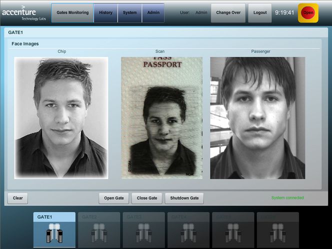 FOTOALBUM: Fotografiet er den viktigste måten å identifisere personer på i en passkontroll. Tradisjonelt har kontrolløren sett på bildet i passet (i midten) og sammenliknet det med personen foran. Moderne biometriske pass lagrer det samme bildet i digitalt format på en brikke i passet og da er det lett å sjekke at bildet i passet også stemmer med det på brikken og at de begge stemmer med personen foran. I automatiserte kontrollstasjoner kan et kamera ta et bilde av personen og kontrollere det med begge bildene i passet. Hvis det oppstår avvik varsles kontrolløren.