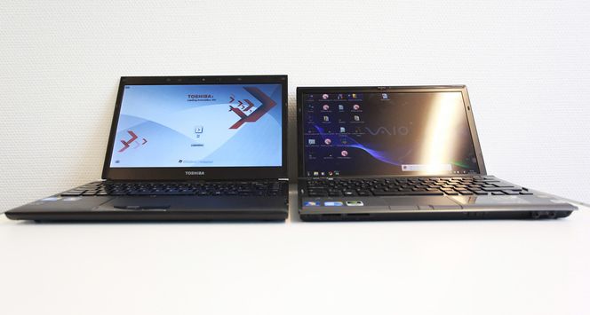 Toshiba Portegé R700 (høyre) og Sony VAIO Z er tilsynelatende ikke særlig ulike, men under panseret skiller det en god del. Prisen er også ganske ulik. Legg for øvrig merke til forskjellen på matt og blank skjerm.