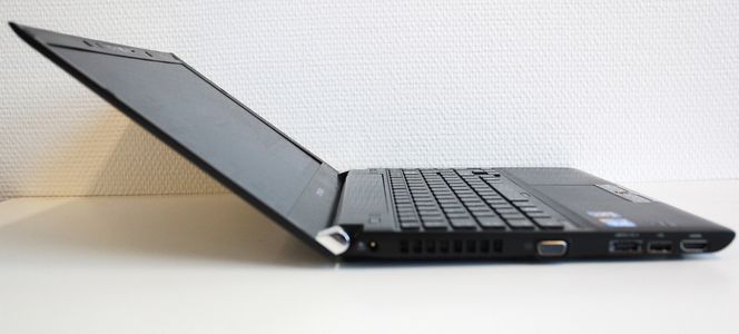 FLEKSIBEL: Skjermen til Portégé R700 lar seg bøye langt bakover. Praktisk.