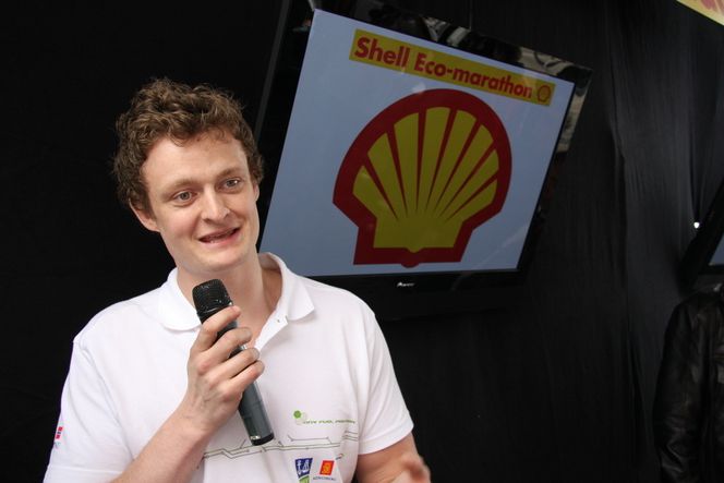 Plastarmert karbonfiber – Vi klarte 729 km i fjor, sier Magnus Ebbesen, prosjektleder for NTNUs bilprosjekt DNV Fuel Fighter. Målet i år er 1000 km på en hydrogenmengde som i energi tilsvarer én liter bensin.