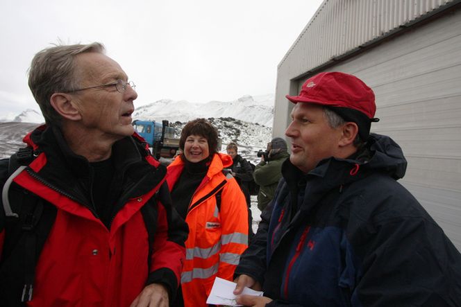 MÅ VENTE: Både Per Terje Vold og Bente Nyland må vente til 2011 før det foreligger en oljemelding fra Terje Riis-Johansen. Da er det gått seks år siden forrige melding om petroleumsvirksomheten på sokkelen.
