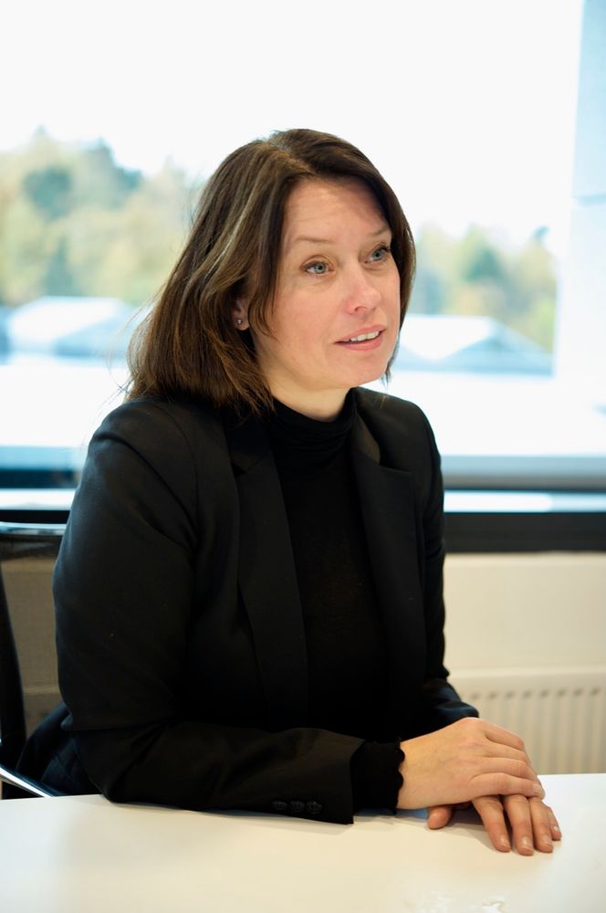 Lærte kildekoden PÅ BUNNEN: Hege Skryseth begynte IT-karrieren med programmering. (FOTO: Morten Gulden)