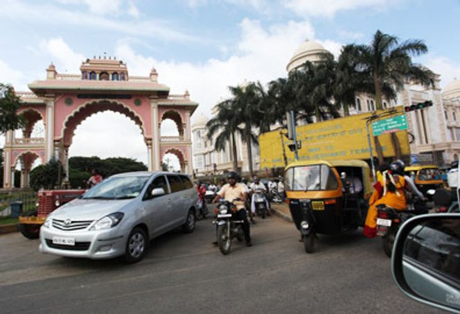 LITEN ELBILANDEL: India har 1,166 milliarder innbyggere (nest mest i verden) og 3,3 millioner kilometer vei (tredje mest). Likevel har hjemlandet til Reva bare fem ganger så mange elbiler på veiene som Norge. (FOTO: Per Erlien Dalløkken)