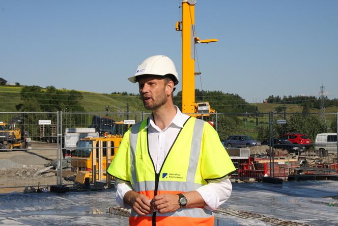Kjempetermos Leder for fjernvarmesatsingen til Akershus Energi, Frank Sagvik, forteller at den nye energiparken på Lillestrøm blir helt unik.
