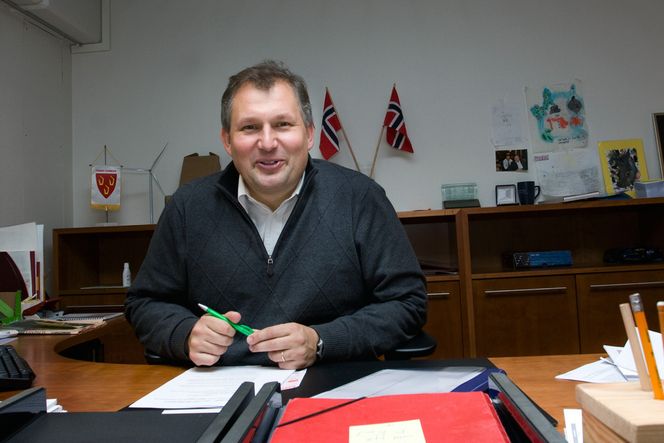 - Det er lite klimavennlig å være statsråd, innrømmer Terje Riis-Johansen.