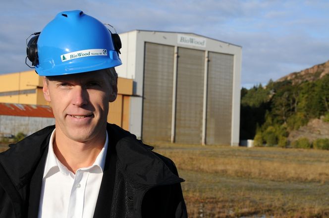 Etterlyser nasjonal satsing TRIST: Lars Frode Askheim i BioWood Norway AS er selv skogeier og hadde gjerne sett at det hadde vært mulig å basere produksjonen på norsk tømmer.