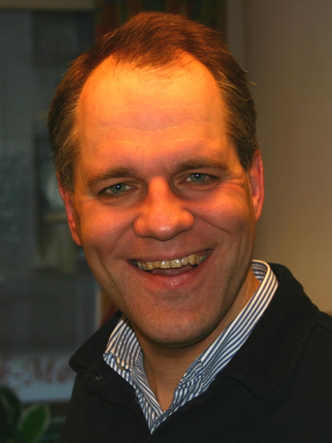 Lukker øynene Markedssjef Edgar Valdmanis i Dataforeningen sier at kun 15 prosent av bedrifter har strategi for bruk av sosiale medier blant de ansatte.