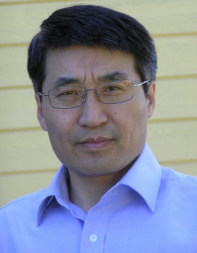 Som en fjær OPPFINNER: Professor Charlie Li ved NTNU nøyer seg ikke med kun det akademiske, i tillegg finner han opp nyttige forbedringer.