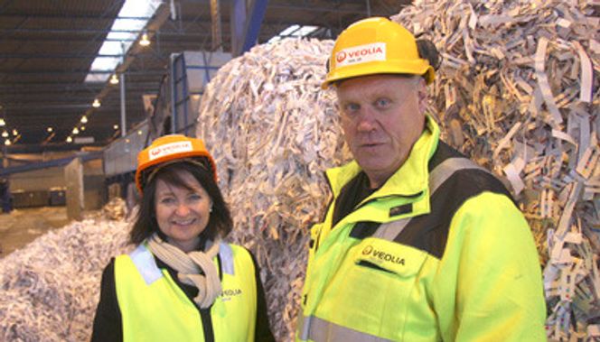 OPTIMISTISK: Direktør Runa Opdal Kerr og produksjonsleder Terje Edseth har tro på at prisene på avfall på sikt vil øke igjen.