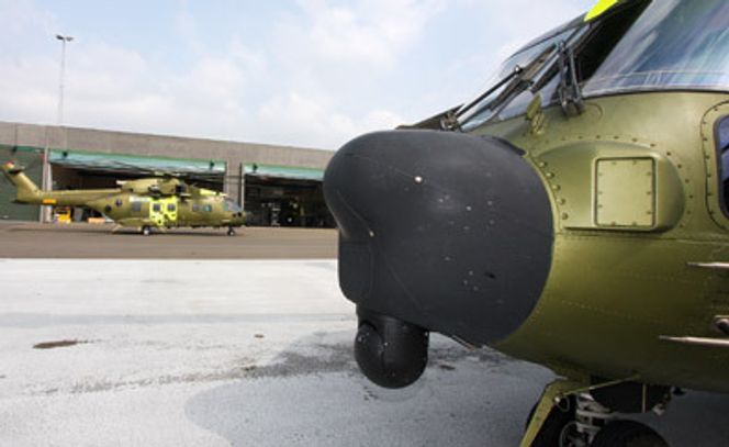 Mye vedlikehold TETT I NESA: I snuten til AW101 er det plassert en radar, et infrarødt kamerasystem (FLIR - Forward Looking Infra Red) samt en laserbasert radar som advarer mot kraftlinjer og liknende (OWS - Obstacle Warning System). (FOTO: Per Erlien Dalløkken)