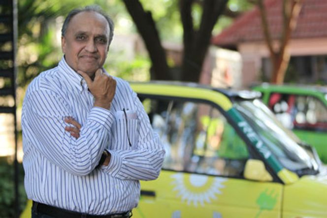 HJERNEN: Dilip Chhabria har designet den nye Reva-bilen. (FOTO: Per Erlien Dalløkken)