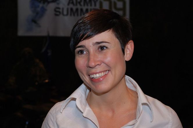 Interesserte politikereTIL STEDE: Leder i forsvarskomiteen Ine Eriksen Søreide ønsket å følge forsvarets debatt om maktspillet rundt nordområdene.