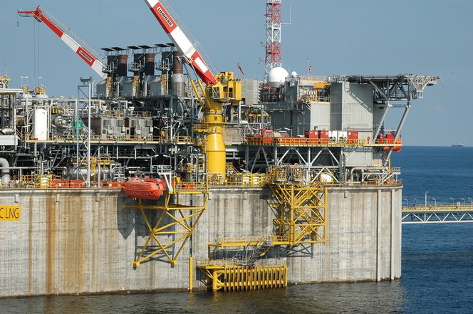 25 MW: Tre LM 1600 gassturbiner sørger for trykk for gassen som skal til land. Elektrisk kraft kommer fra land. Mannskapene på terminalen går 14 dager på og 14 dager av.