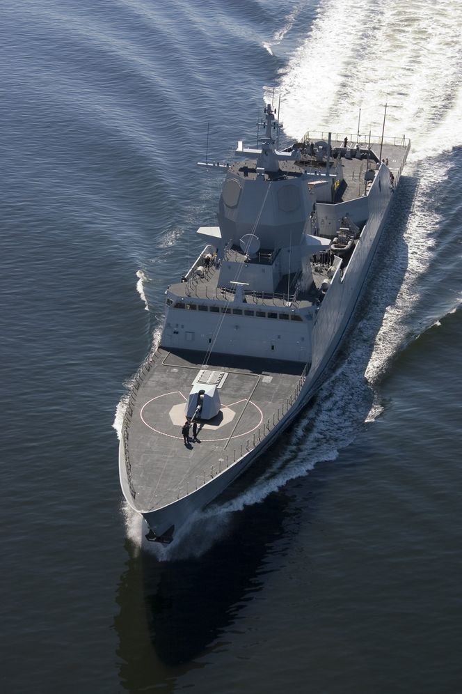 Kystvaktutrustning UTEN HELIKOPTER: Fregatten KNM Fridtjof Nansen i indre Oslofjord. (FOTO: Asbjørn Goa)