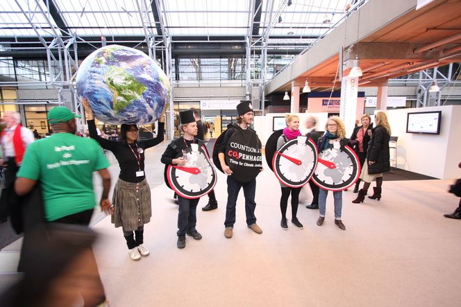 Skuffet over KøbenhavnNÅDDE IKKE FREM: Det ble ikke noe gjennombrudd i klimaforhandlingene i København. FN-sjef Ban Ki-Moon er nå så skuffet over politikerne at han vender seg mot næringslivet og ingeniørene for å få opp flere vindmøller, solparker og andre mer bærekraftige løsninger.