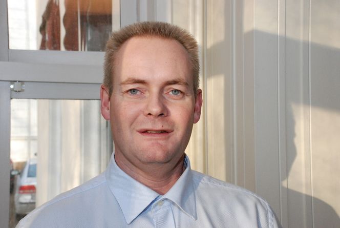 Smelter sammen INGENIØRER I VINDEN: Arild Tjensvold i Hytech Personell har et karrieretips til norske ingeniører: det er behov for dem til å utvikle vindkraftprosjekter. Tjensvold tror aksepten for vind kommer til å øke.