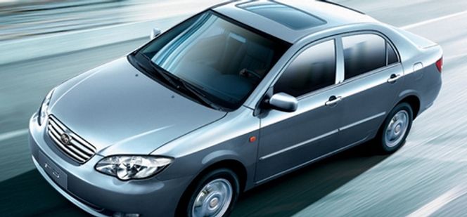 BYD ble først med å starte serieproduksjon av en plug-in-hybrid. Dette er F3 DM