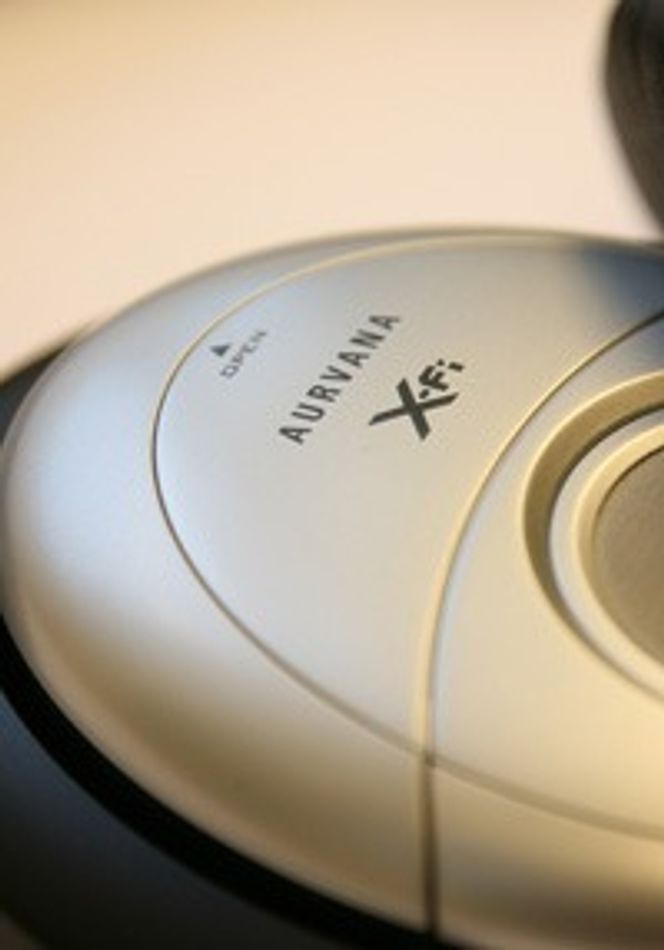 Krystallisert CREATIVE: Vi når ikke helt Aurvana med Creatives støyreduserende sett. Men de gir god valuta for pengene.