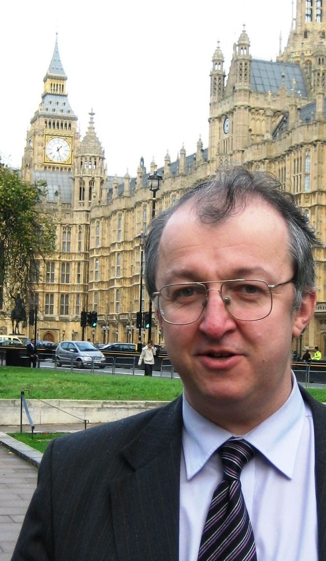 – Må være i forkant FRYKTER PEAK OIL: John Hemming leder den britiske parlamentsgruppen om peak oil. De tar til orde for å gjøre klart et rasjoneringssystem for å kunne takle mangel på fossil energi.