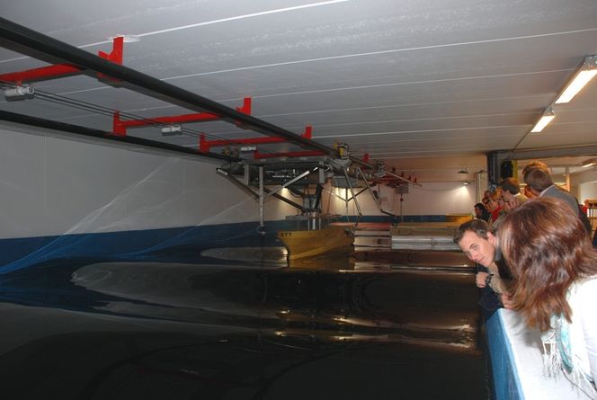 Ferdig høsten 2010STADT TOWING TANK: Her er den nesten 200 meter lange testtanken hvor næringslivet i Måløy tester ut sine prototyper.