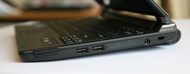 Skrøpelig skjerm PLAST: Skjermlokket gir lett etter og trykk vises fort på skjermen.