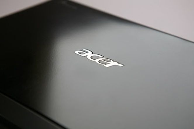 Skrøpelig skjerm PLAST: Skjermlokket gir lett etter og trykk vises fort på skjermen.