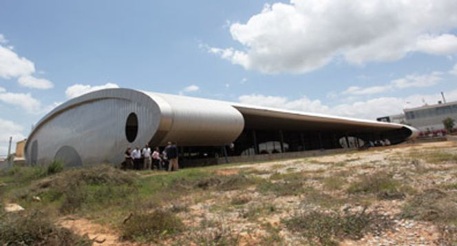 NULLUTSLIPPSFABRIKK: Revas nye elbilfabrikk skal være ferdig i løpet av året og produsere 30.000 biler årlig innen tre år. Nå håper selskapet å bygge flere slike fabrikker utenfor India. (FOTO: Per Erlien Dalløkken)