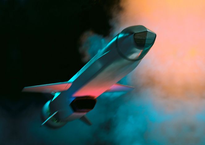 I FLUKT: NSM slik det vil fly mot målet. Den forreste delen er alltid horisontal. De to «vinduene» foran på missilet er den infrarøde sensoren som søker og gjenkjenner målet. Hullet bak på missilet er luftinntaket for jetmotoren.