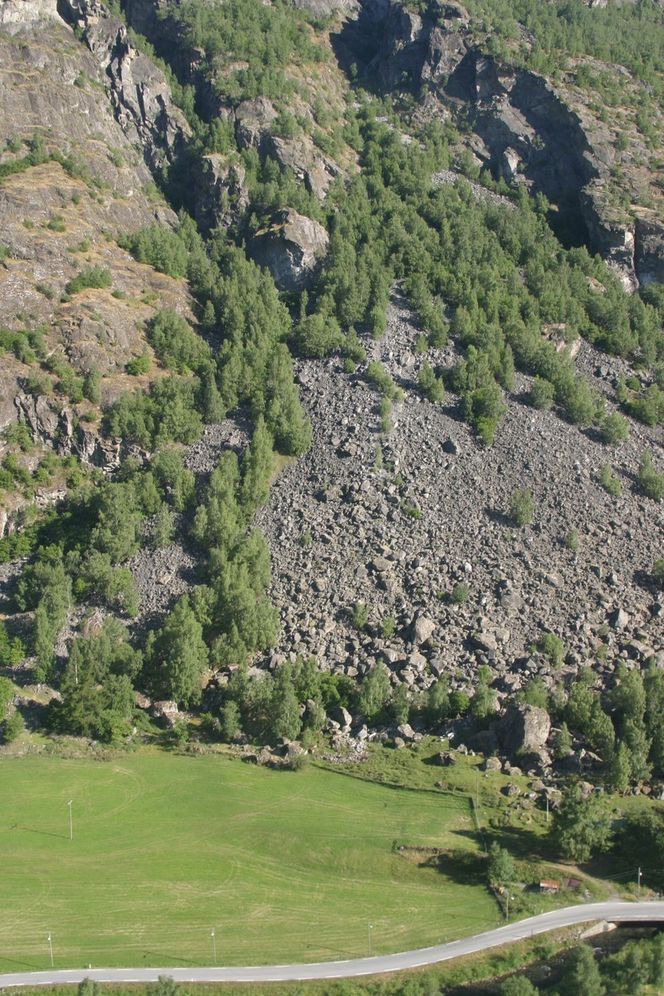 Kan forårsake flodbølge SKRED: Det har gått flere små og større skred i området.