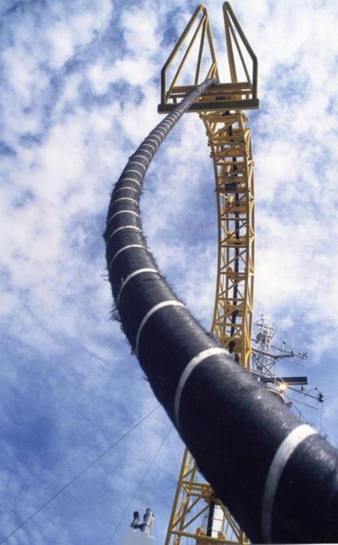 Rengjør anlegget KABEL: Strømforbindelsen under Oslofjorden har ikke gått på full kapasitet siden våren 2008, da et anker skadet to av kablene. Bildet viser kabellegging.