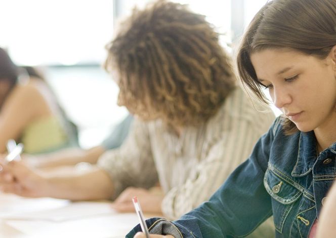 Studenter. Universitet. Skole. Studier. Studere. Utdanning. Eksamen. Bilde: colourbox.com