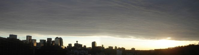 Chinook-bue over Calgary.