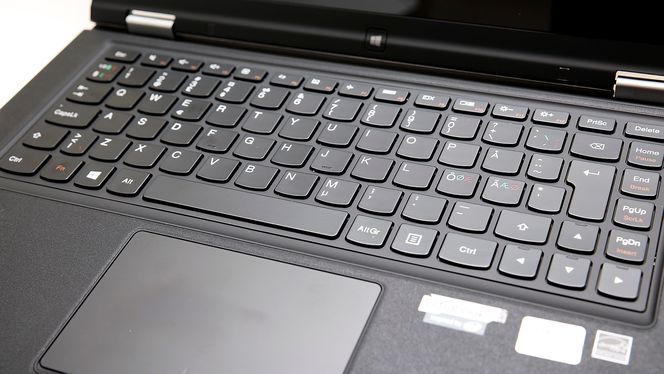 Tastaturet er godt, i kjent Lenovo-stil. Men siden dette er en Ideapad får du ingen Thinkpad-knott.