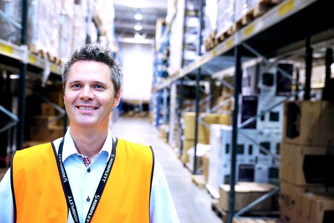 Mye å holde styr på: Logistikksjef Steffen-André Welfer hos komplett.no sier en av de største utfordringene med å drive nettbutikk er at kundene er raskere enn andre kunder til å legge ut beskjeder på sosiale medier hvis noe ikke fungerer som det skal. – Det gjør at vi må være skjerpet, sier han.