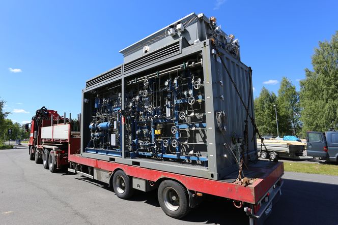 Stasjonen som er flyttet til Oslo lufthavn er ifølge Hyop en liten stasjon bygget for å demonstrere en helautomatisk selvbetjent hydrogenstasjon. Den er ikke designet for å levere store volumer av hydrogen. Målsettingen med å bygge stasjonen i 2009 var å vise hvor enkel, brukervennlig, sikker og estetisk en hydrogenstasjon kan fremstå.