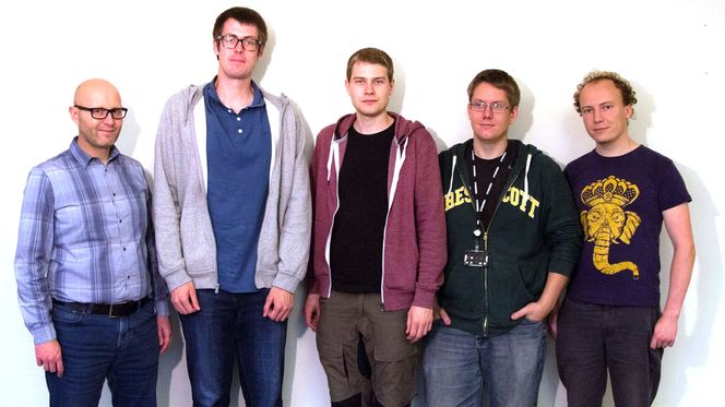 Celerway har vokst fra to til ni ansatte på tre år. Tre av de ansatte jobber i Polen, mens resten holder til i Norge. Fra venstre: Audun Fosselie Hansen (CEO), Kristian Evensen (CTO), Tobias Logren Dely, Jonas Werme, Thomas Hirsch. Bilde: Karoline Hagane/Celerway