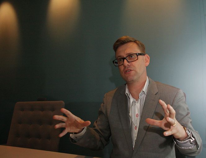 Konserndirektør Lucas Cardholm hos Coromatic ser ikke noe motsetningsforhold mellom asiatiske storspillere og norske datasentre i etableringsfasen. Bilde: Espen Zachariassen